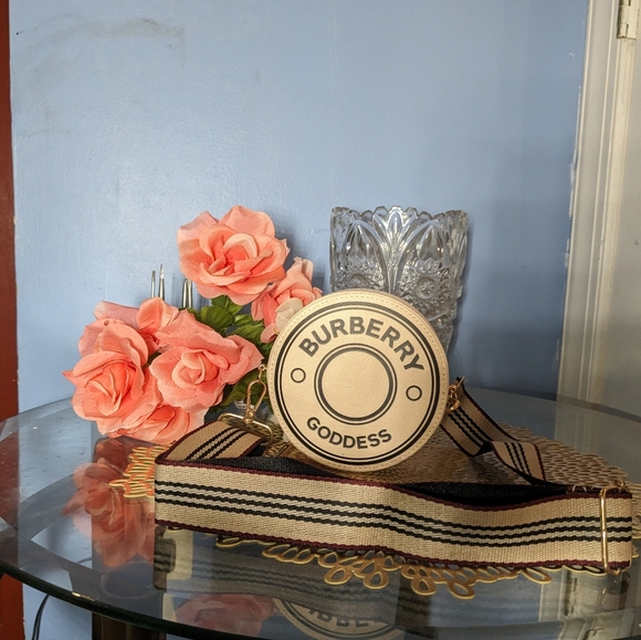 Burberry - Picture 9 of 10